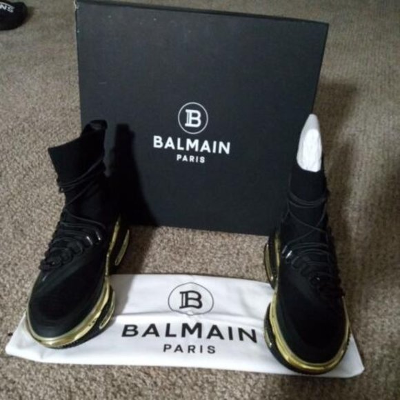 Athletic_Shoes